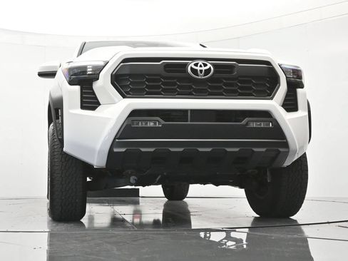 Used 2024 Toyota Tacoma TRD Off-Road AWD/4WD image 37