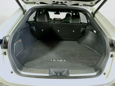 Used 2021 Toyota Venza Limited w/ Carpet Mat Package (TMS) image 24