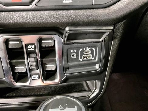 Used 2025 Jeep Wrangler Sport image 16