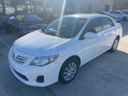Used 2013 Toyota Corolla LE image 1