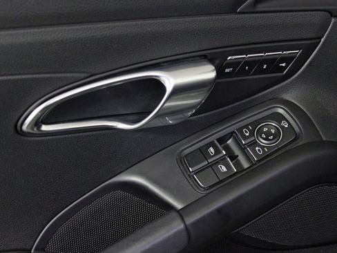 Used 2021 Porsche 718 Boxster image 25