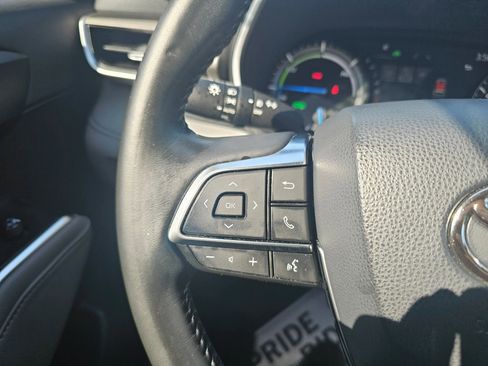 Used 2021 Toyota Highlander XLE AWD/4WD image 19