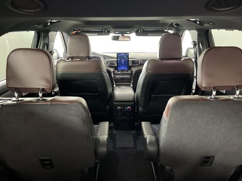 Used 2022 Ford Explorer Platinum w/ Equipment Group 601A image 17