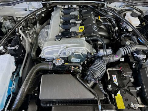 Used 2024 MAZDA MX-5 Miata Club RWD image 9