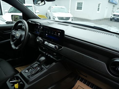 Used 2023 Chevrolet Colorado W/T image 28