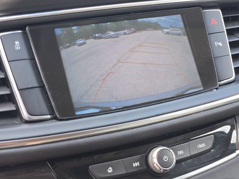 Used 2018 Buick Enclave Essence FWD image 38