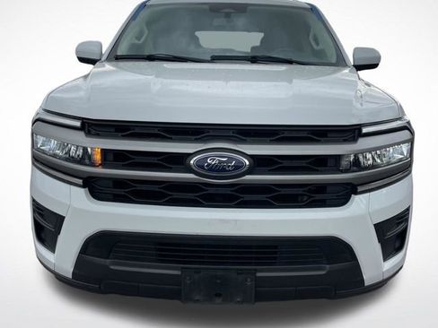 Used 2023 Ford Expedition XLT image 3