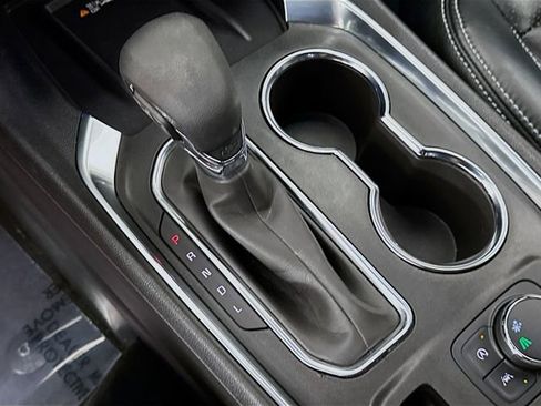 Used 2023 Chevrolet Traverse LT image 17