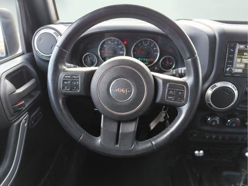 Used 2015 Jeep Wrangler Unlimited Rubicon w/ Connectivity Group AWD/4WD image 39