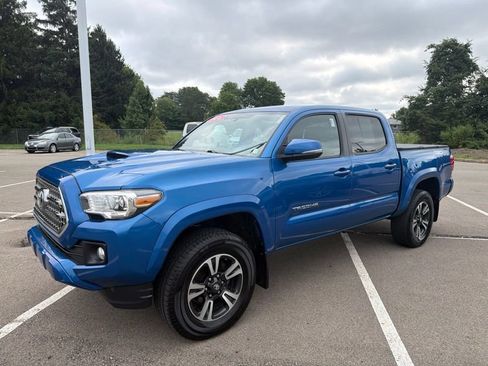 Used 2016 Toyota Tacoma TRD Sport w/ Towing Package AWD/4WD image 7