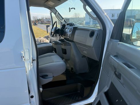 Used 2014 Ford E-250 and Econoline 250 w/ Power Group image 19