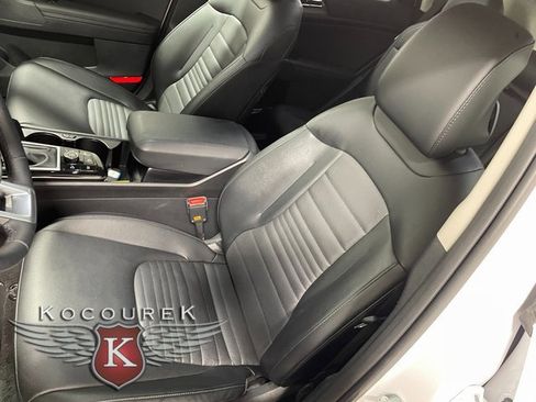 Used 2025 Kia Sportage SX image 12