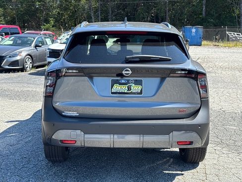 New 2025 Nissan Kicks SR image 4
