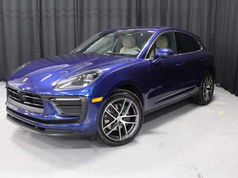 Certified 2025 Porsche Macan AWD/4WD image 1