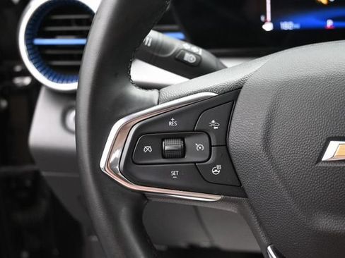 Used 2025 Chevrolet Trax LT w/ LT Convenience Package FWD image 21