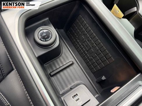 Used 2025 Ford Expedition Max Platinum w/ Stealth Appearance Package image 27