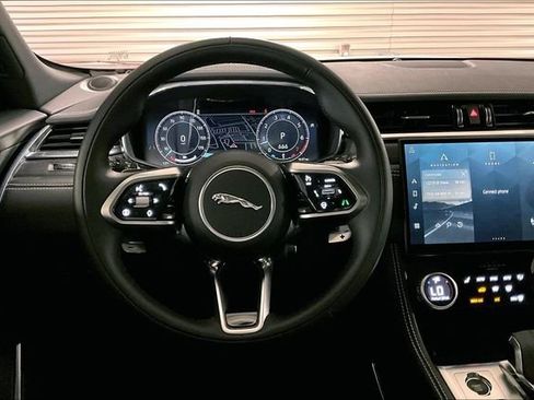 Certified 2025 Jaguar F-PACE R-Dynamic S image 4
