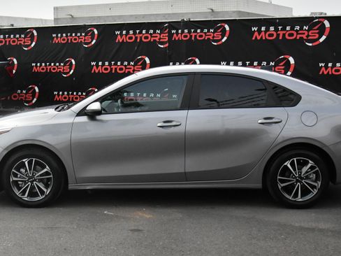 Used 2023 Kia Forte LXS image 4