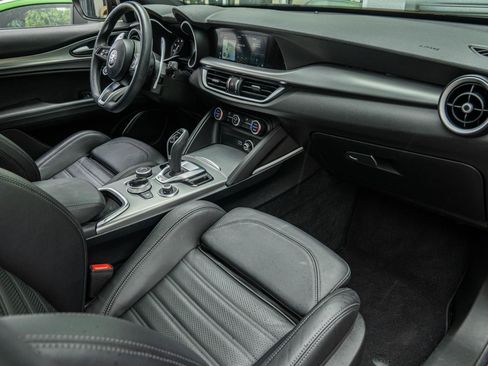 Used 2022 Alfa Romeo Stelvio Veloce image 24