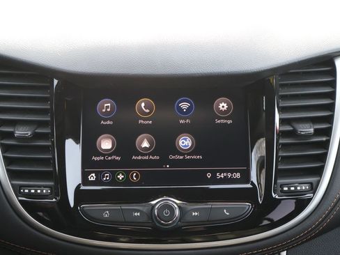 Used 2022 Chevrolet Trax LT w/ LT Convenience Package image 16