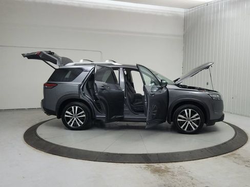 Used 2025 Nissan Pathfinder Platinum w/ Cargo Package FWD image 17