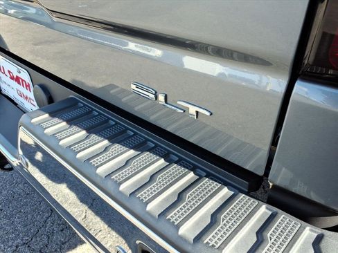 Used 2021 GMC Sierra 1500 SLT image 15