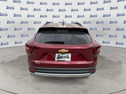 Used 2025 Chevrolet Trax LT w/ LT Convenience Package FWD image 6