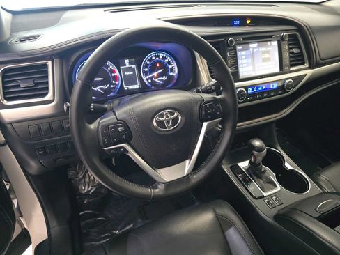 Used 2015 Toyota Highlander XLE AWD/4WD image 2