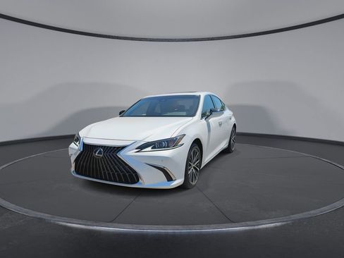 Used 2025 Lexus ES 350 w/ Premium Package FWD image 4