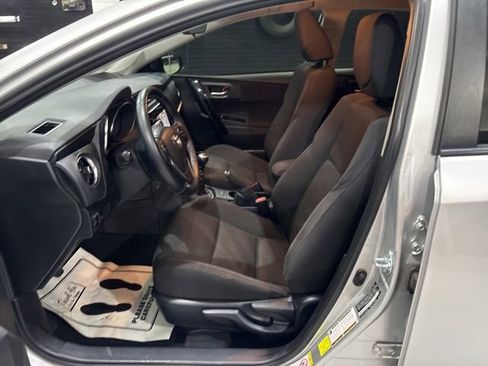 Used 2018 Toyota Corolla iM w/ Carpet Mat Package (TMS) FWD image 13