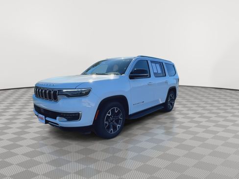 Used 2024 Jeep Wagoneer Series III w/ Flexible Seating Group image 4