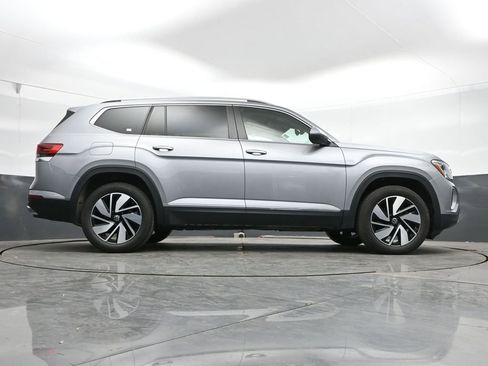 Used 2025 Volkswagen Atlas SEL AWD/4WD image 38