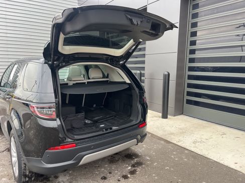 Used 2022 Land Rover Discovery Sport S image 5