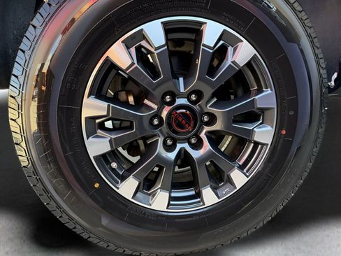 Used 2024 Nissan Titan PRO-4X image 28
