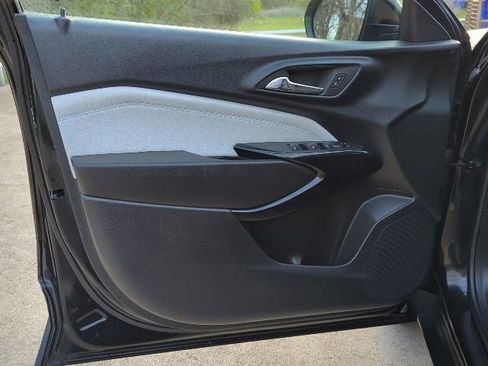 Certified 2024 Chevrolet Trax LT w/ Driver Confidence Package image 11