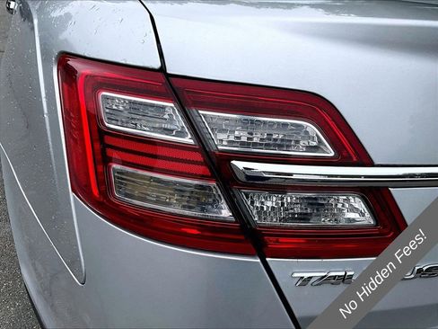 Used 2018 Ford Taurus Limited FWD image 28