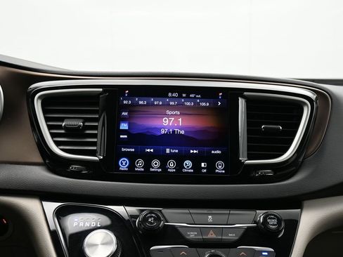 Used 2017 Chrysler Pacifica Touring image 43