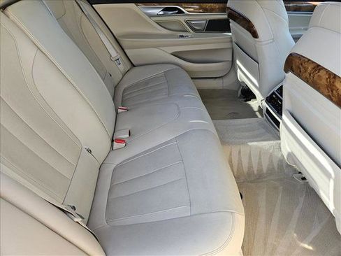 Used 2017 BMW 740i xDrive image 18