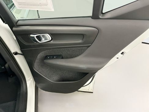 Used 2023 Volvo XC40 B5 Ultimate AWD/4WD image 32