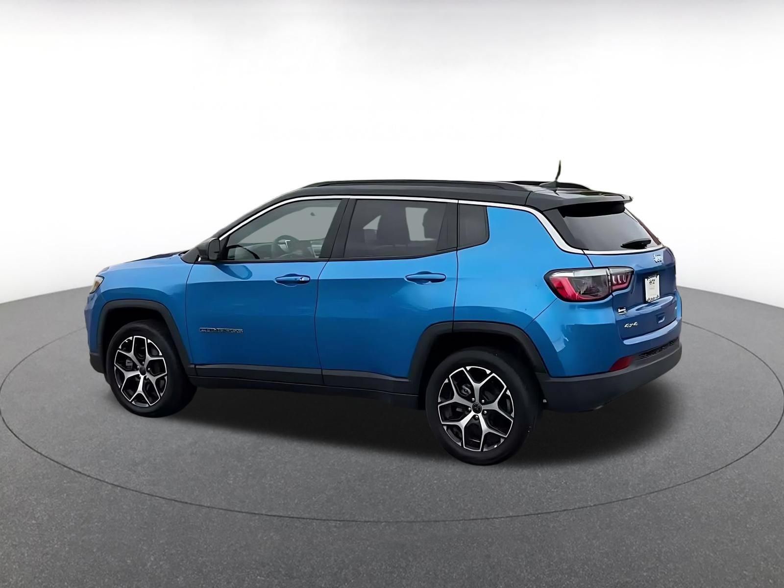 Used 2025 Jeep Compass Limited AWD/4WD image 9