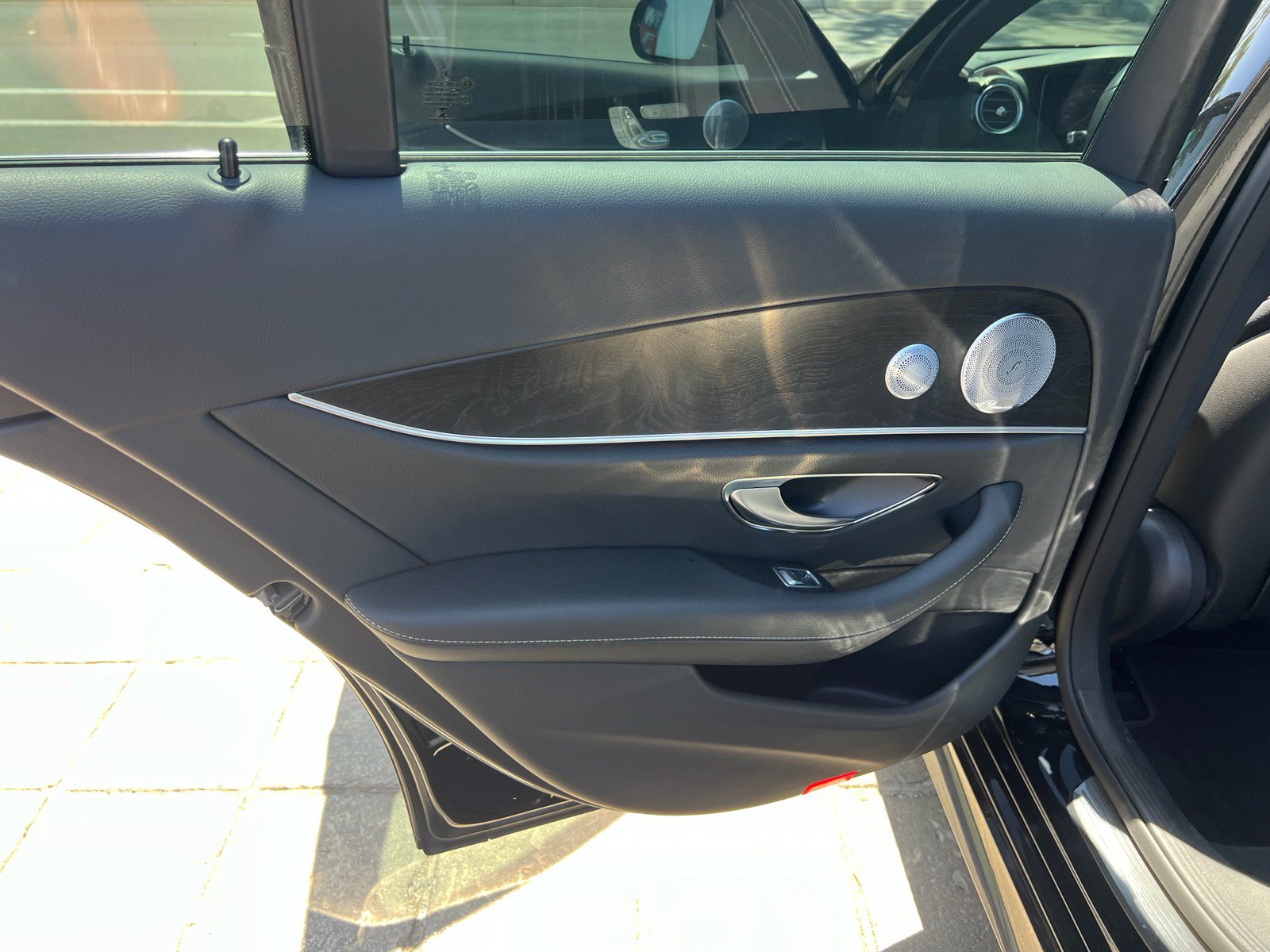 Used 2018 Mercedes-Benz E 400 4MATIC Sedan w/ Premium 3 Package image 32