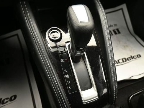 Used 2019 Nissan Kicks S image 38