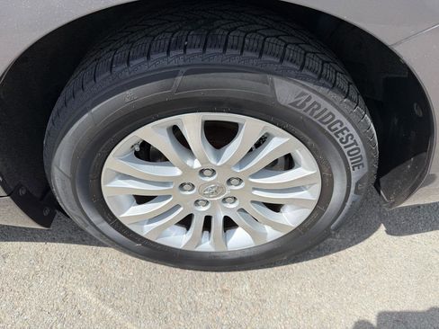 Used 2015 Toyota Sienna XLE w/ XLE Navigation Package FWD image 42