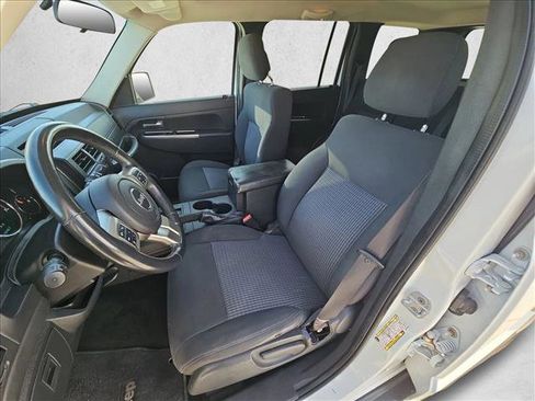 Used 2011 Jeep Liberty Renegade w/ Trailer Tow Class III Group image 16