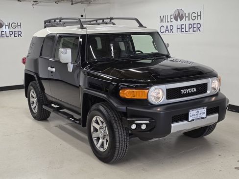 Used 2014 Toyota FJ Cruiser 4WD w/ Upgrade Package image 4