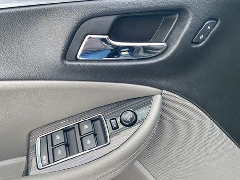 Used 2017 Chevrolet Impala LT image 15