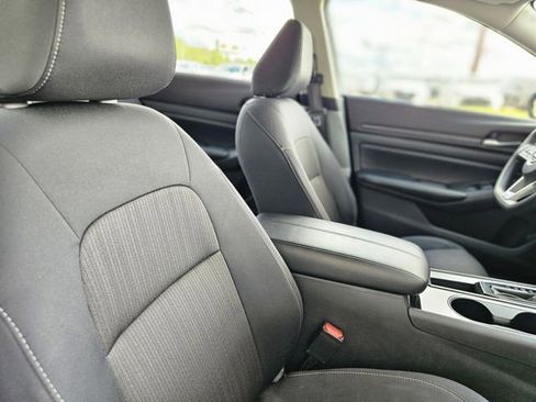 Used 2024 Nissan Altima 2.5 SV FWD image 14