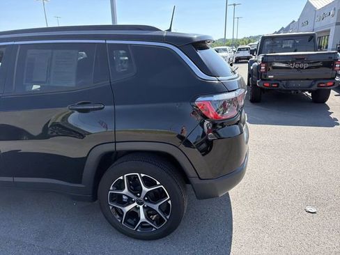 Used 2025 Jeep Compass Limited AWD/4WD image 9