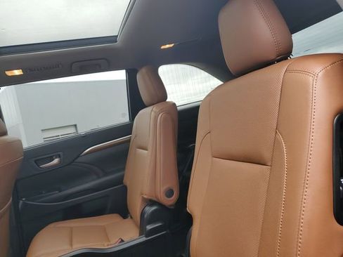 Used 2019 Toyota Highlander Limited AWD/4WD image 27