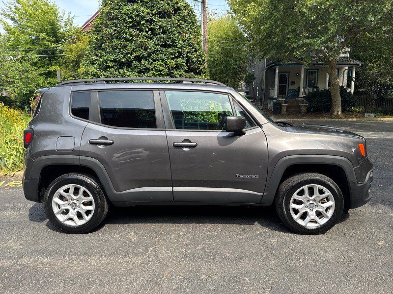 Used 2017 Jeep Renegade Latitude AWD/4WD image 5